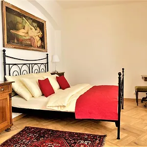 Ξενοδοχείο Small Luxury Palace