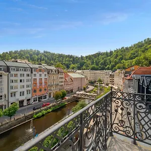 Boutique Owned By Emperor Peter The Great With 2 Balconies & Jacuzzi Karlsbad